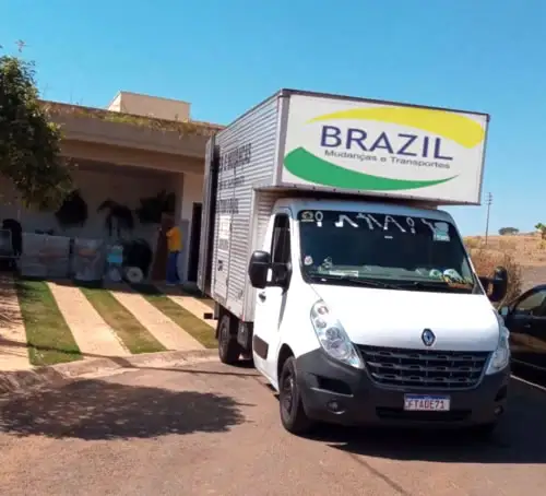 Frota de caminhões moderna e segura para mudança residencial